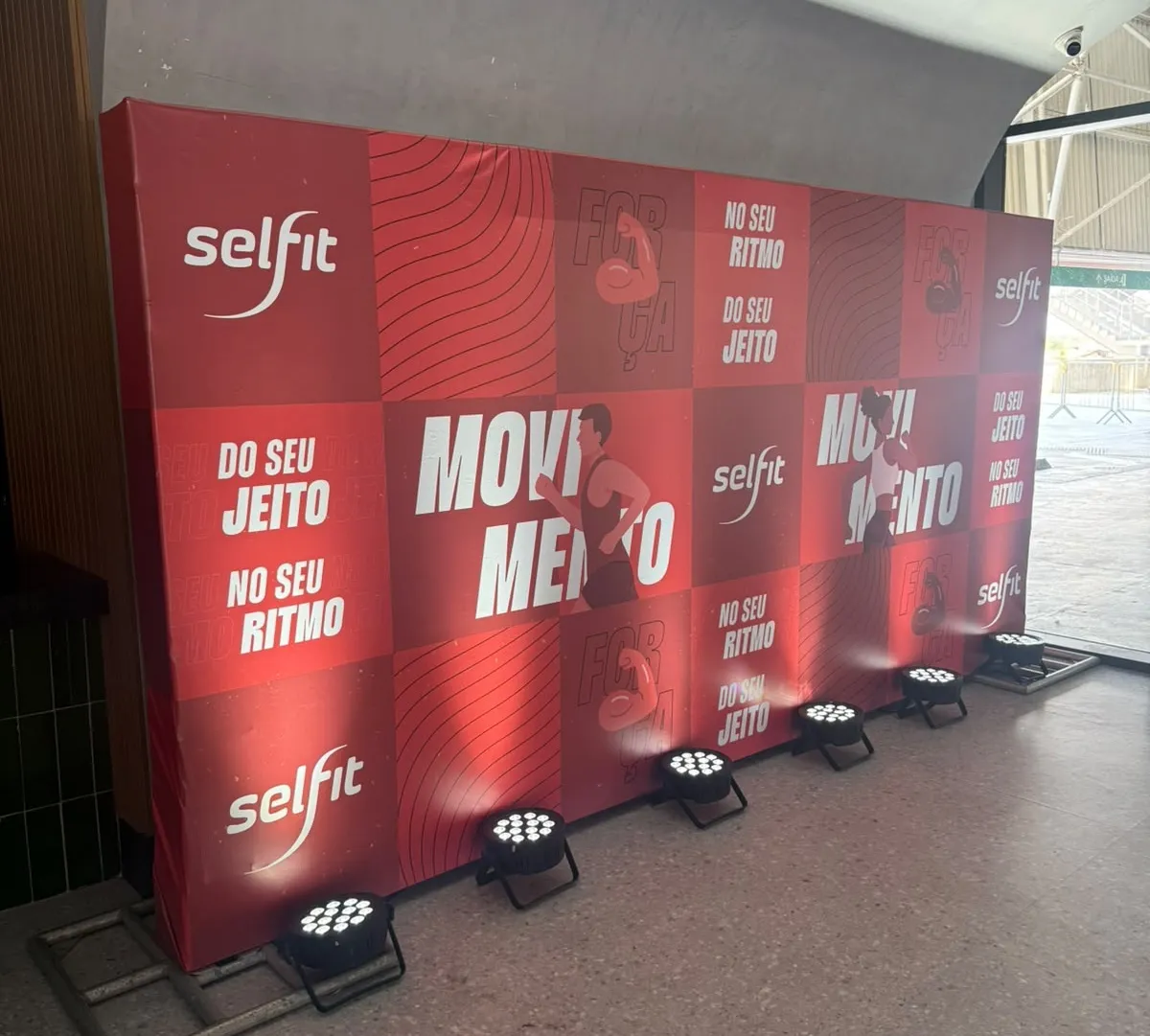 Backdrop personalizado montado pela Mix em evento