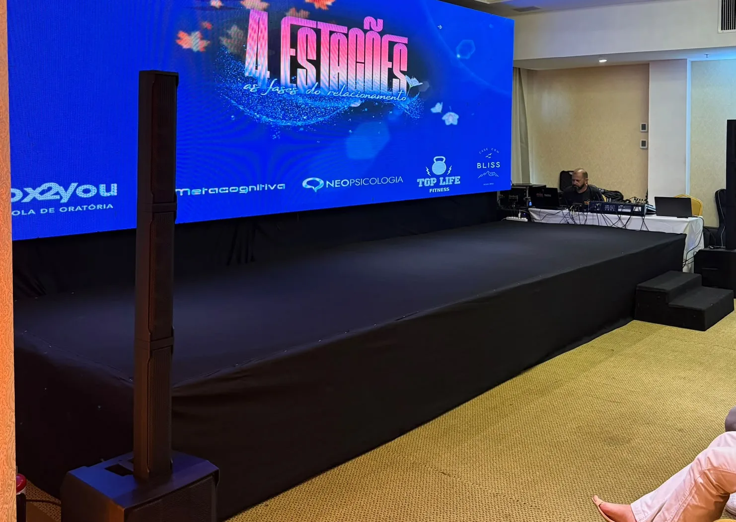 Cerimônia de premiação com iluminação cênica da Mix